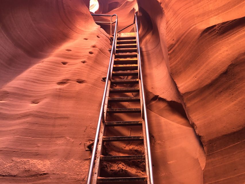 Page: Lower Antelope Canyon Tour with Trained Navajo Guide - Choosing the right time for light and comfort