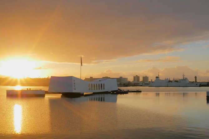 Pearl Harbor Arizona Memorial - Honolulu Tour - Submarine Access - Guides can make or break the long ride