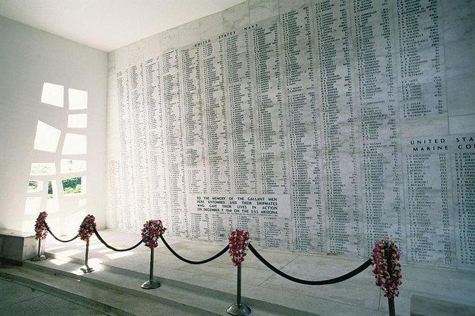 Pearl Harbor, National Memorial Cemetery and Honolulu City Tour - Honolulu’s royal center and the Kamehameha Statue