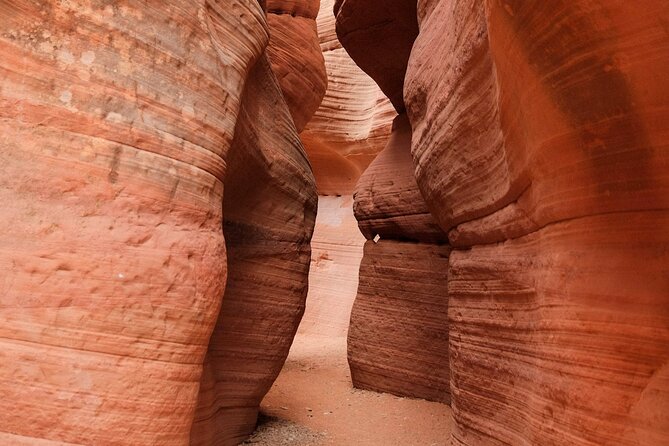 Peekaboo Slot Canyon UTV and Hiking Adventure - Walking into Peekaboo Slot Canyon