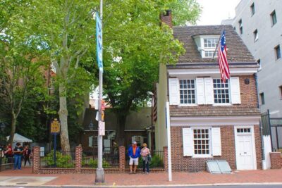 History, Highlights & Revolution Walking Tour