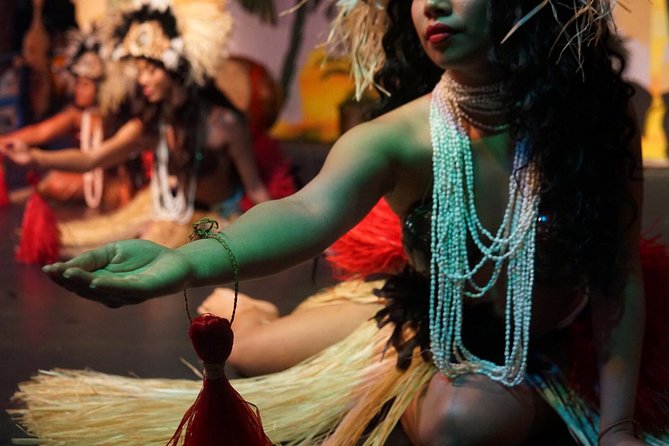 Polynesian Fire and Dinner Show Ticket in Daytona Beach - The Samoan fire knife team supplies the finale