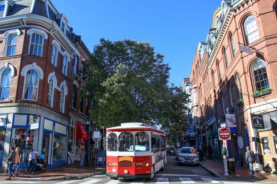 Portland: Trolley City Tour with Portland Head Light Stop - A two-hour introduction to Portland