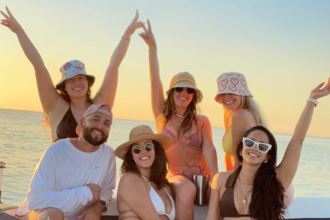 Private Boat Ride in Miami with Experienced Captain and Champagne - Starting beside Monty’s in Coconut Grove