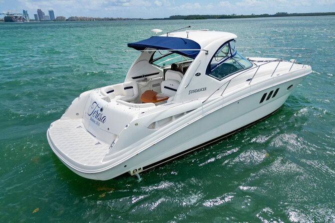 Private tour for 12 people on a 40 ft Yacht, Ft Lauderdale bay - The Intracoastal and mansion district