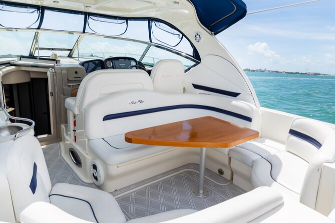 Private tour for 12 people on a 40 ft Yacht, Ft Lauderdale bay - What the yacht feels like with twelve people