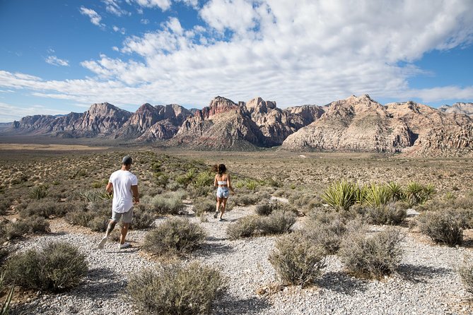 Red Rock Canyon Hike with Transport from Las Vegas - Choosing the trail inside Red Rock Canyon