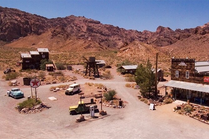 Red Rock Canyon, Nelson Ghost town,7 Magic Mountains, Hoover Dam - Boulder City gives you a useful lunch break