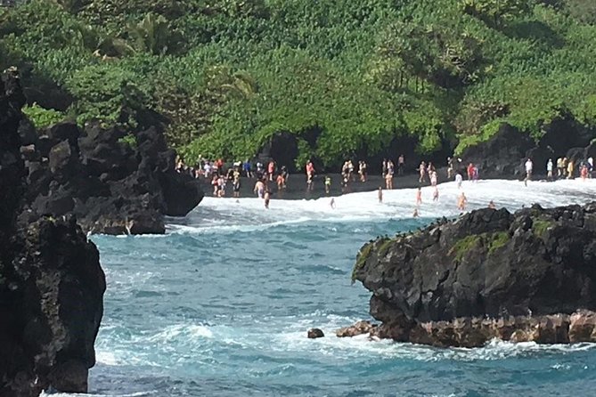 Road to Hana: Full-Day Scenic Drive with Blacksand & Waterfalls - Wai‘anapanapa’s black sand and volcanic caves