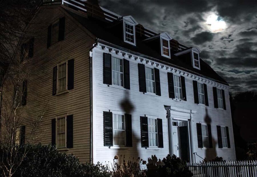 Salem: Boos and Brews Haunted Pub Crawl - Opus and the craft cocktail option