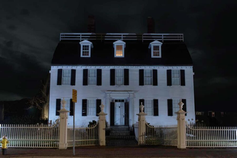 Salem Ghost Tours: Witches & Wicked Whispers - Haunted buildings and the stories between stops