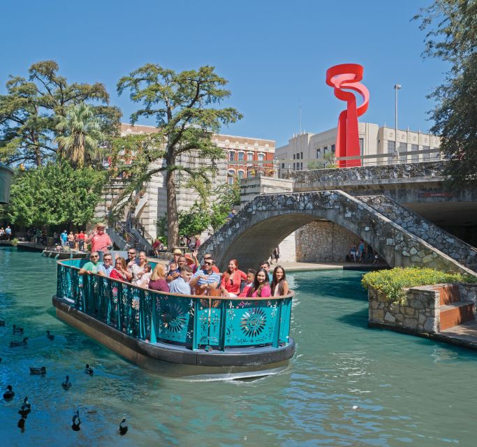 San Antonio: River Walk Cruise Ticket - What happens during the 35-minute cruise