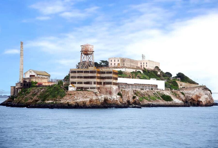 San Francisco: Alcatraz, Ferry & Audio Tour w/ Night Option - Audio equipment and phone preparation