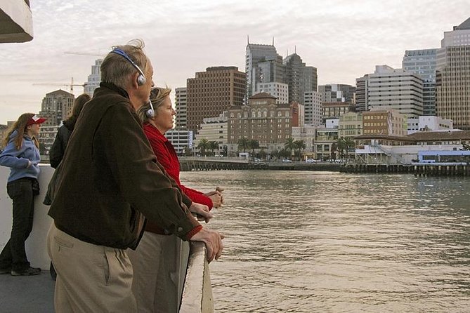San Francisco: Bridge to Bridge Cruise (90-minutes) - Comfort, bar service, and family use