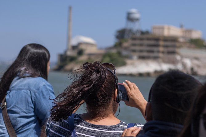 San Francisco: Golden Gate Bay Cruise (60 Minutes) - Angel Island and the approach to Alcatraz