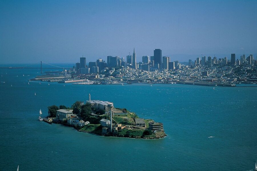 San Francisco: Hop-On Hop-Off Deluxe Bus Tour with 20 Stops - Stops 11 to 14: The Golden Gate Bridge and central San Francisco