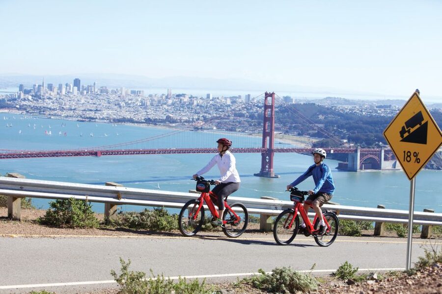 San Francisco: Hop-On Hop-Off Sightseeing Tour with 17 Stops - Lombard Street, the piers, and the return loop