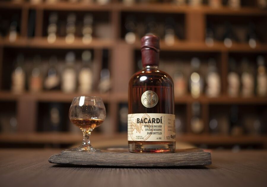 San Juan: Casa Bacardi Distillery Tour - Select the Rum Tasting Tour to learn how to taste
