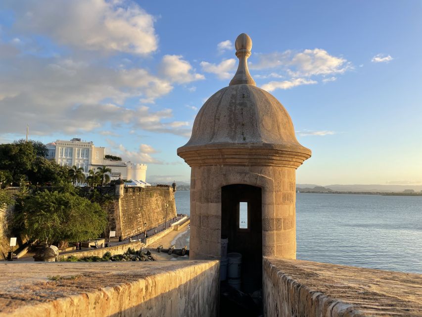 San Juan: Old Town Sunset Walking Tour - Plaza de la Barandilla and Plaza de Armas