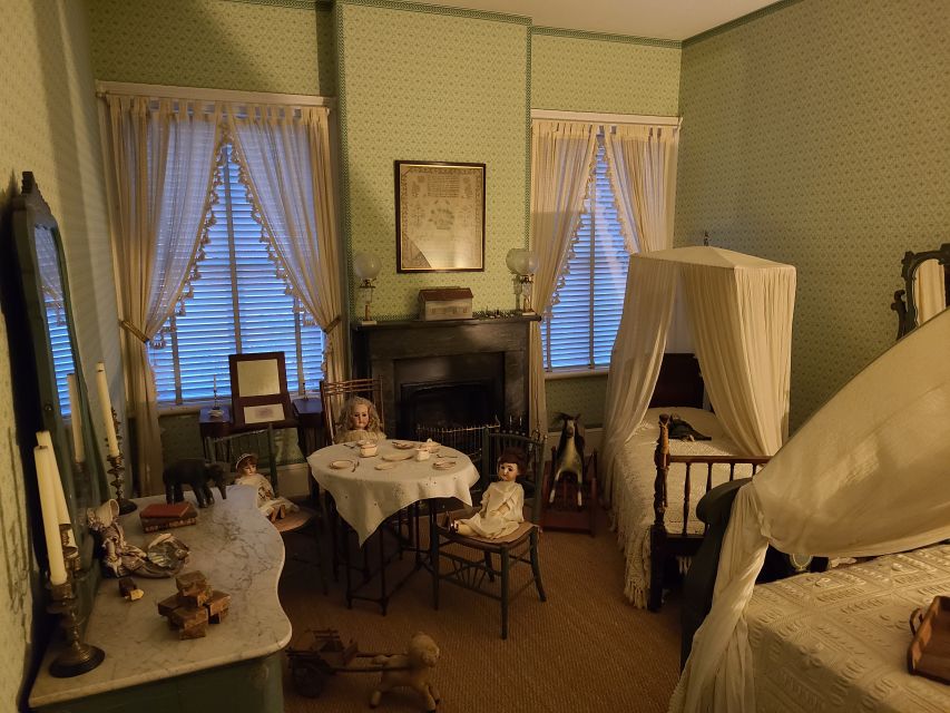 Savannah: Ghosts and Gravestones Tour with Low House Entry - Five things to know before you book