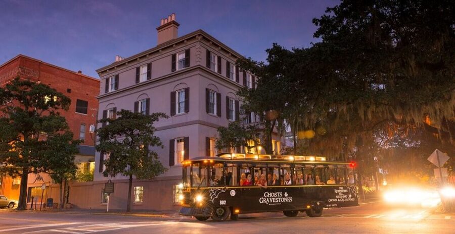Savannah: Ghosts and Gravestones Tour with Low House Entry - What the 80-minute format does well