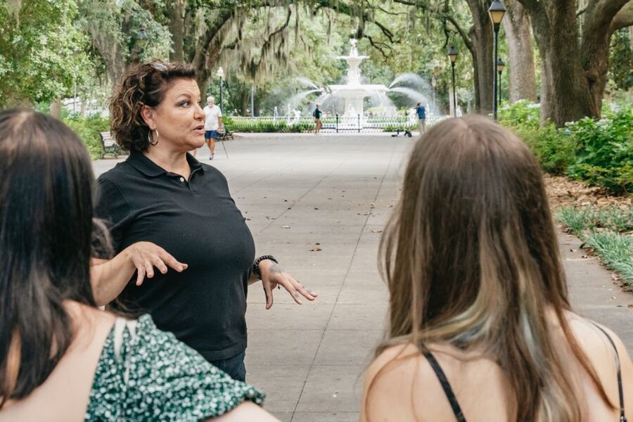 Savannah: Ghosts, Asylums, Voodoo, and Horror Walking Tour - How the guides make or break the night