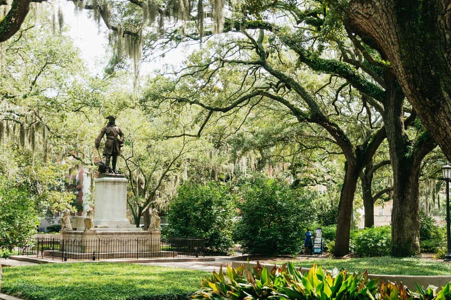 Savannah: Old Savannah Tours Historic Overview - Cobblestone streets and the art of driving a trolley