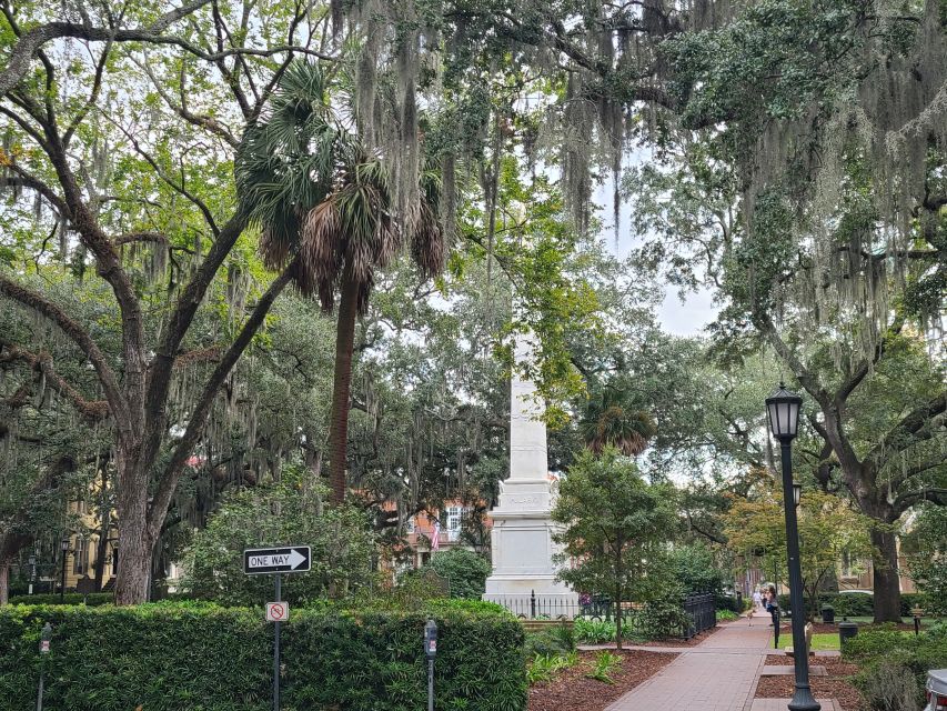 Savannah: Old Town Hop-On Hop-Off Trolley Tour - Forsyth Park and Calhoun Square