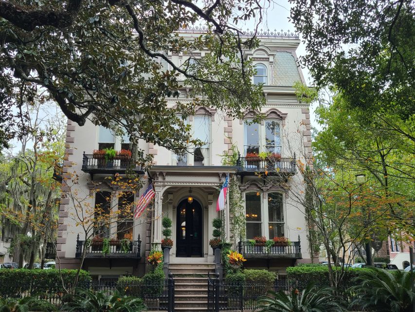 Savannah: Old Town Hop-On Hop-Off Trolley Tour - Savannah Visitor Center and the western approach