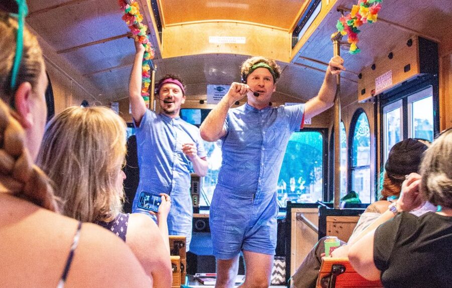 Savannah: "Savannah for Morons" Comedy Trolley Tour - Meeting the Moron twins at the Old Town Trolley Depot