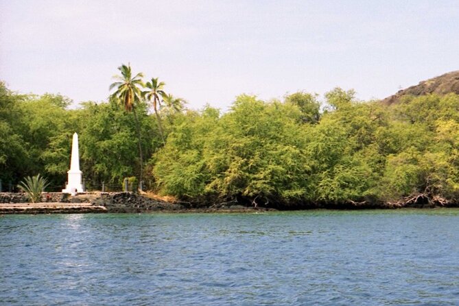 Small-Group Snorkel at Kealakekua Bay in Captain Cook, Big Island - Reaching the Captain Cook Monument
