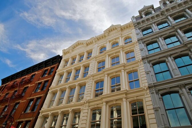 SoHo, Little Italy, and Chinatown Walking Tour in New York - SoHo: cast iron, cobblestones, and a fast-moving opening