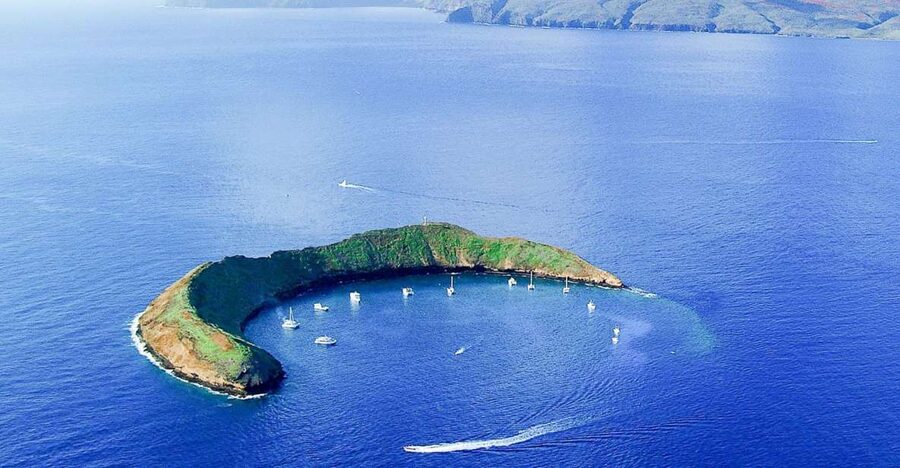 South Maui: Molokini & Turtle Town Snorkeling Tour with Meal - Starting at Maalaea Harbor before the boat gets busy