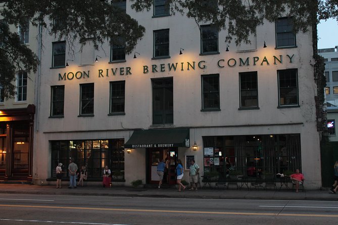 Spooky Savannah Haunted Pub Crawl - Four pubs, one drink at a time