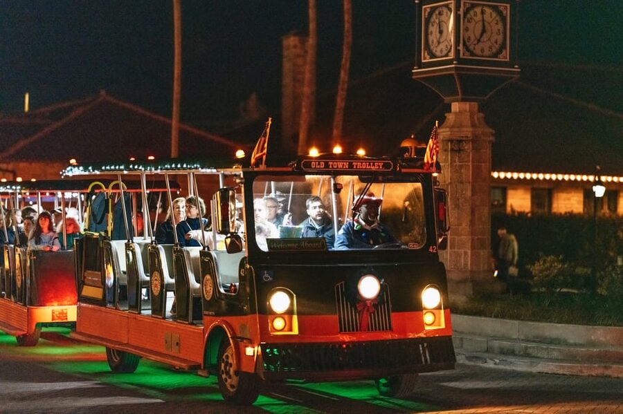 St Augustine: Nights of Lights Trolley Tour - Using the magical viewing glasses