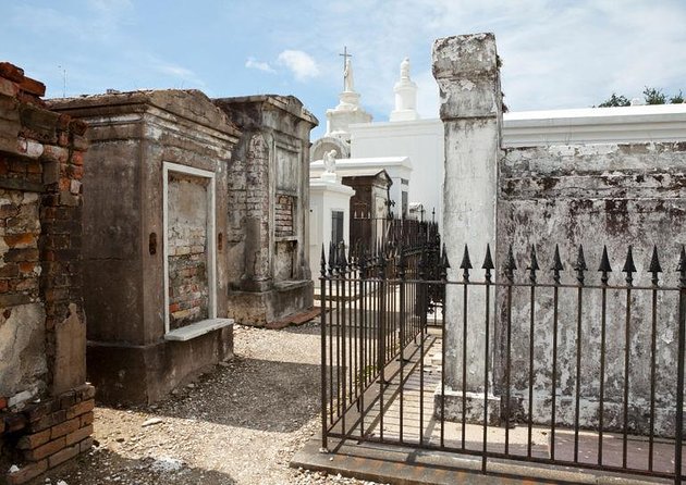 St. Louis Cemetery No. 1 Official Walking Tour - Is $25 a good value?
