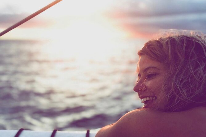 Sunset Boat Cruise: Swim and Cruise Waikiki - How large is the boat experience?