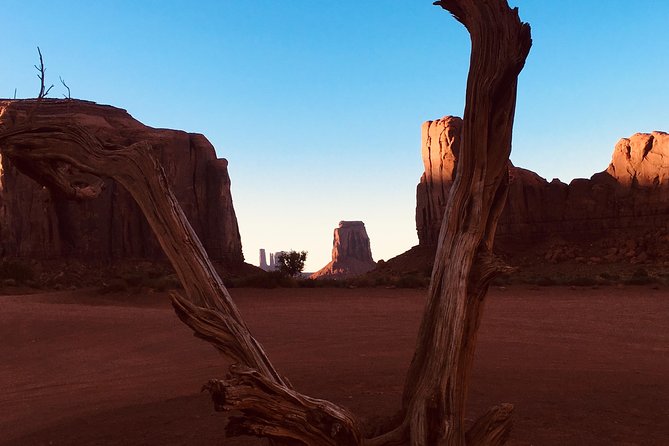 Sunset Tour of Monument Valley - Stop 6: Totem Pole Monument