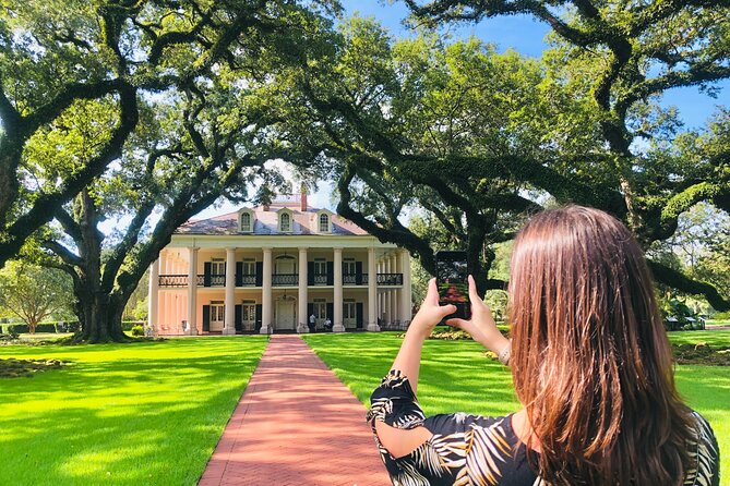 Swamp Boat Ride and Oak Alley Plantation Tour from New Orleans - Oak Alley Plantation: beauty with a difficult past