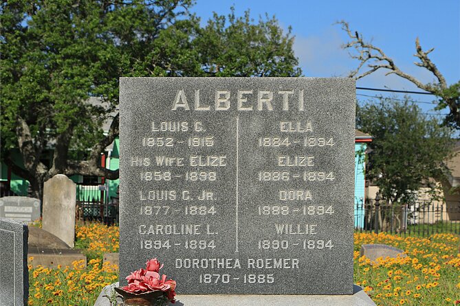 The Galveston Cemetery Tour - Walk With The Dead! - What the Galveston Cemetery Tour is really like