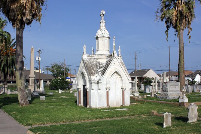 The Galveston Cemetery Tour - Walk With The Dead! - Stop One: Old City Cemetery and the island’s oldest stories