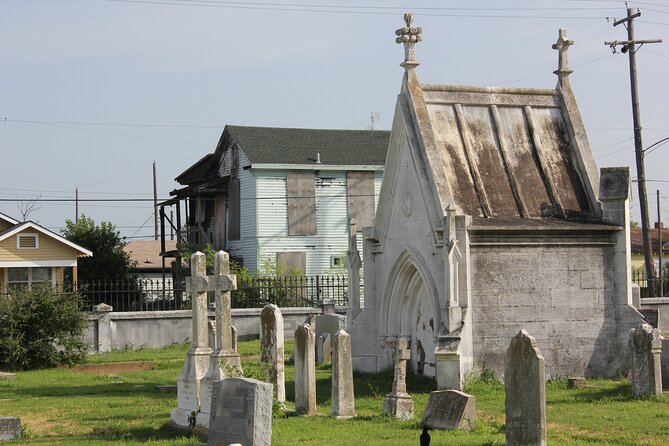 The Galveston Cemetery Tour - Walk With The Dead! - Stop Two: Episcopal Cemetery and the call for spirits