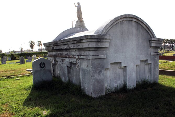 The Galveston Cemetery Tour - Walk With The Dead! - History first, hauntings second