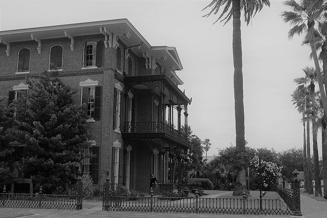 The Historic Galveston Ghost Tour - Avenue M brings several homes into one story