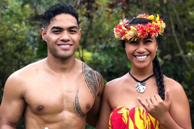Toa Luau at Waimea Valley, Oahu - Walking through Waimea Valley to the falls