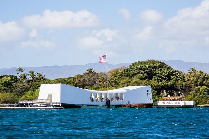 Ultimate Pearl Harbor Circle Island - Dole Plantation offers a quick taste of Oahu’s pineapple country