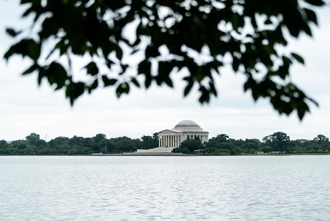 VIP Best of DC with US Capitol + National Archives Reserved Entry - Winter option: Pentagon City instead