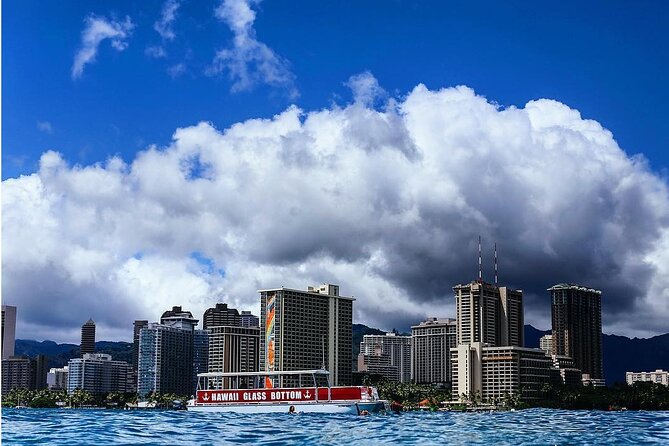 Waikiki Glass Bottom Boat Cruise - Cruising along Waikiki toward Diamond Head