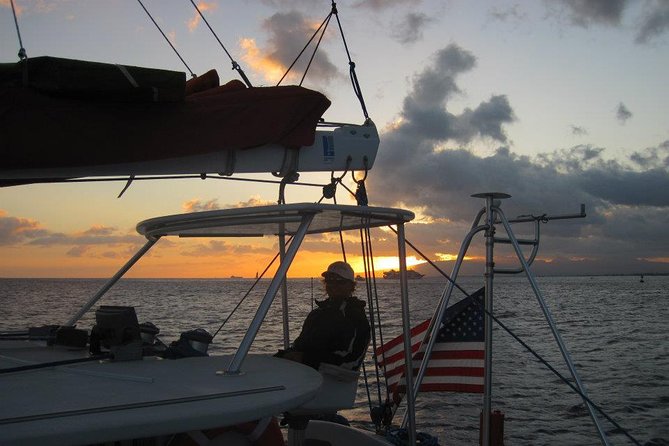 Waikiki Signature Sunset Catamaran Sail - Cruising the Waikiki coast toward Lēʻahi