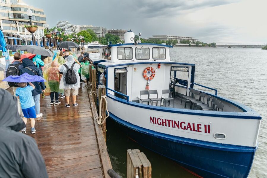 Washington, DC: Full-Day Tour with a Scenic River Cruise - The National Mall memorials, from war to remembrance